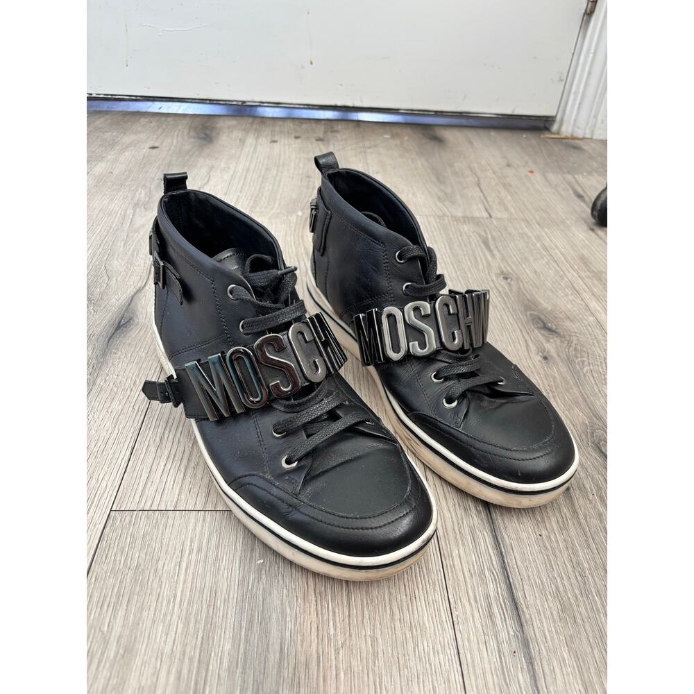 MOSCHINO logo mid top black leather sneakers. Logo hardware 43IT or US 10M